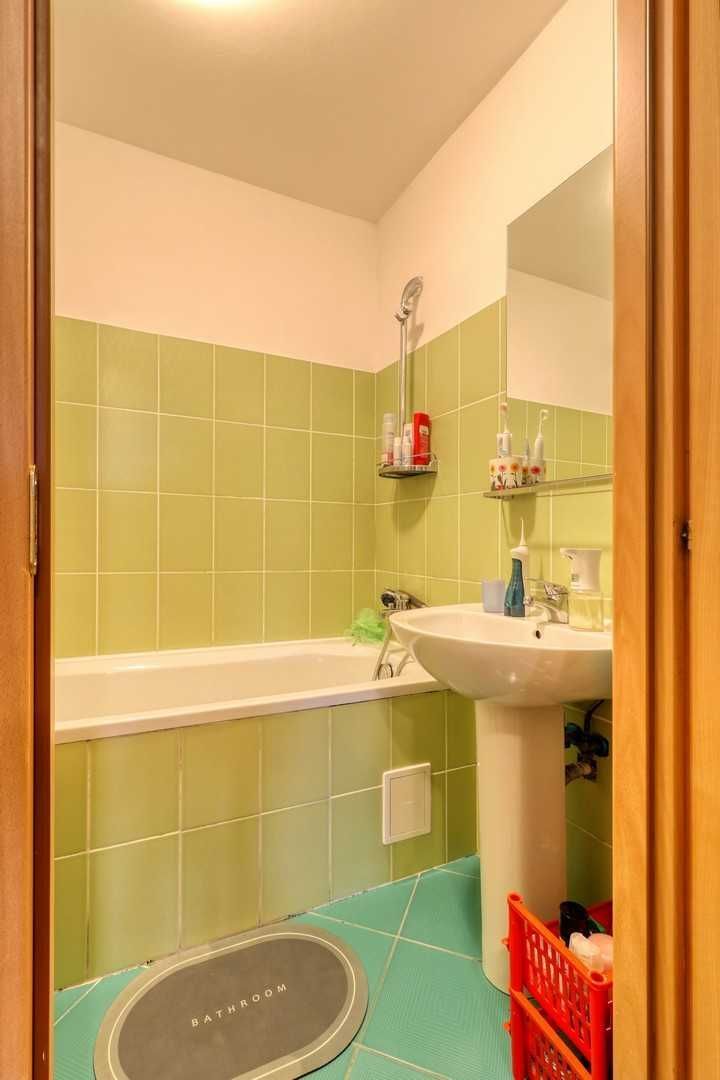 Inchiriez apart. mare, 3 camere-120 mp, Pod Constanta-Buc Noi, sect.1 - Poză 3