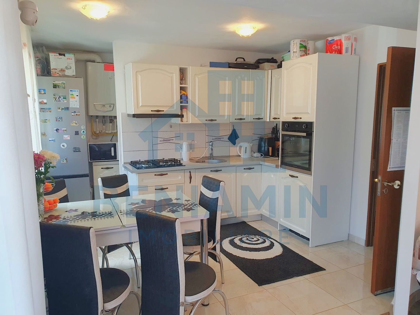 Apartament 4 camere etaj 1 Cartier Noua 99mp doua parcari - Poză 3