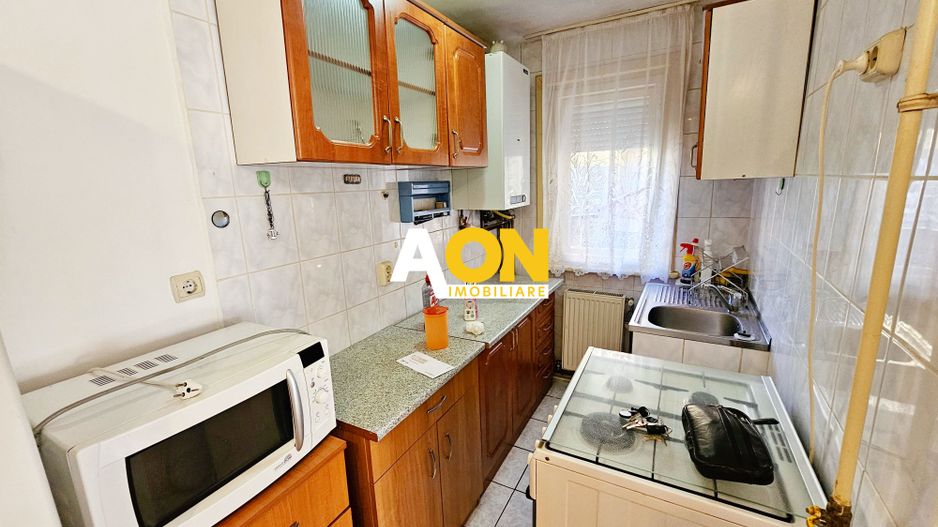 Apartament 3 camere, etaj 1, Cetate, aproape de Parcul Unirii - Poză 2