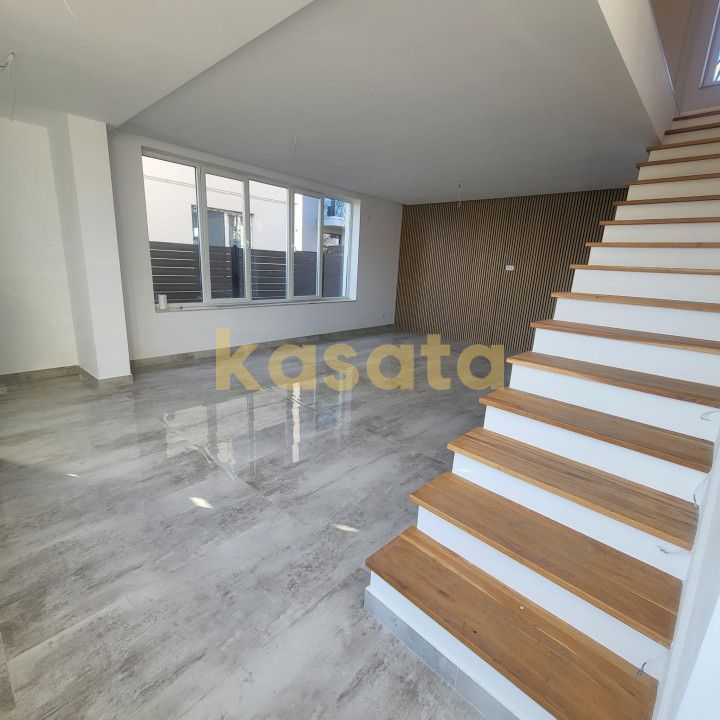 Vila 4 camere zona Pipera - Poză 1