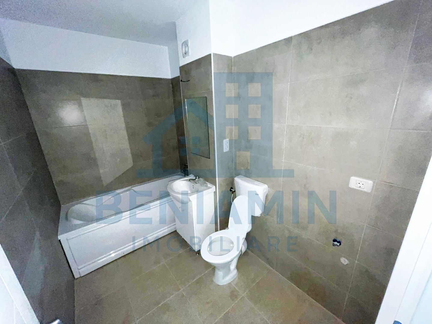 2 Camere-Bloc Nou- Loc De Parcare- Disponibil Imediat-Sanpetru-Brasov - Poză 3