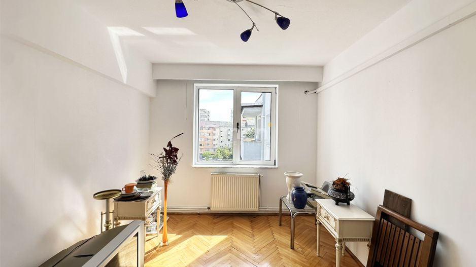 Apartament 4 camere cu garaj ,  b-dul Unirii 118 900 euro - Poză 4