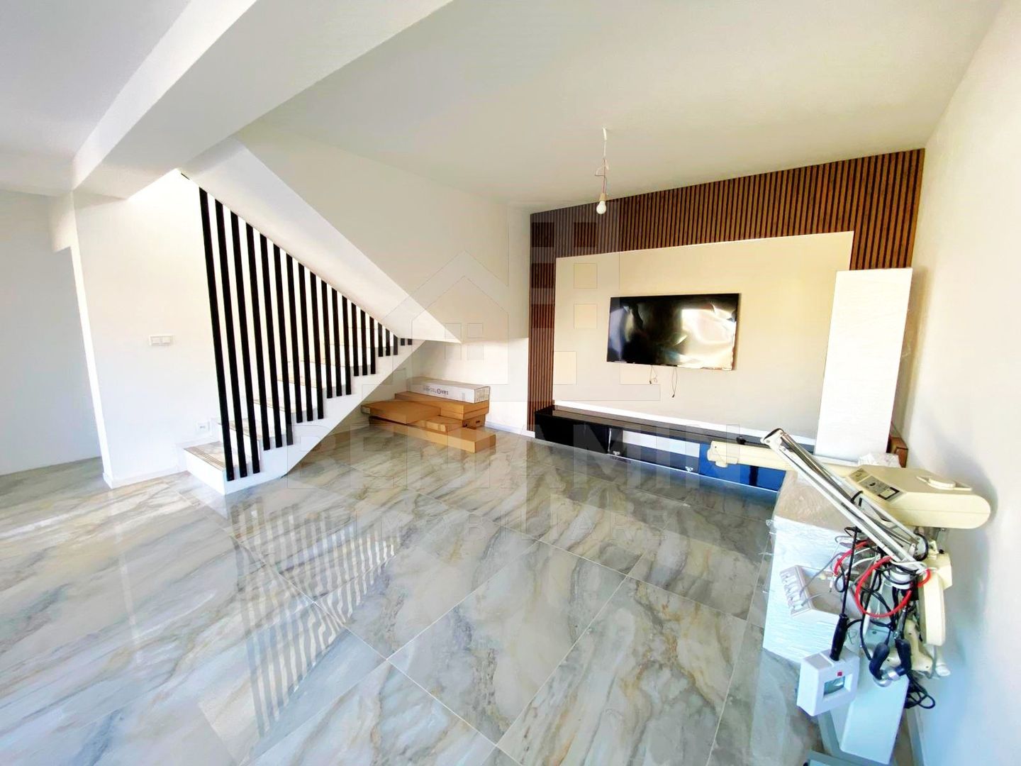 Casa noua stil mediteranean - P+1 - 4 dormitoare - 176mp - Damila - Poză 5