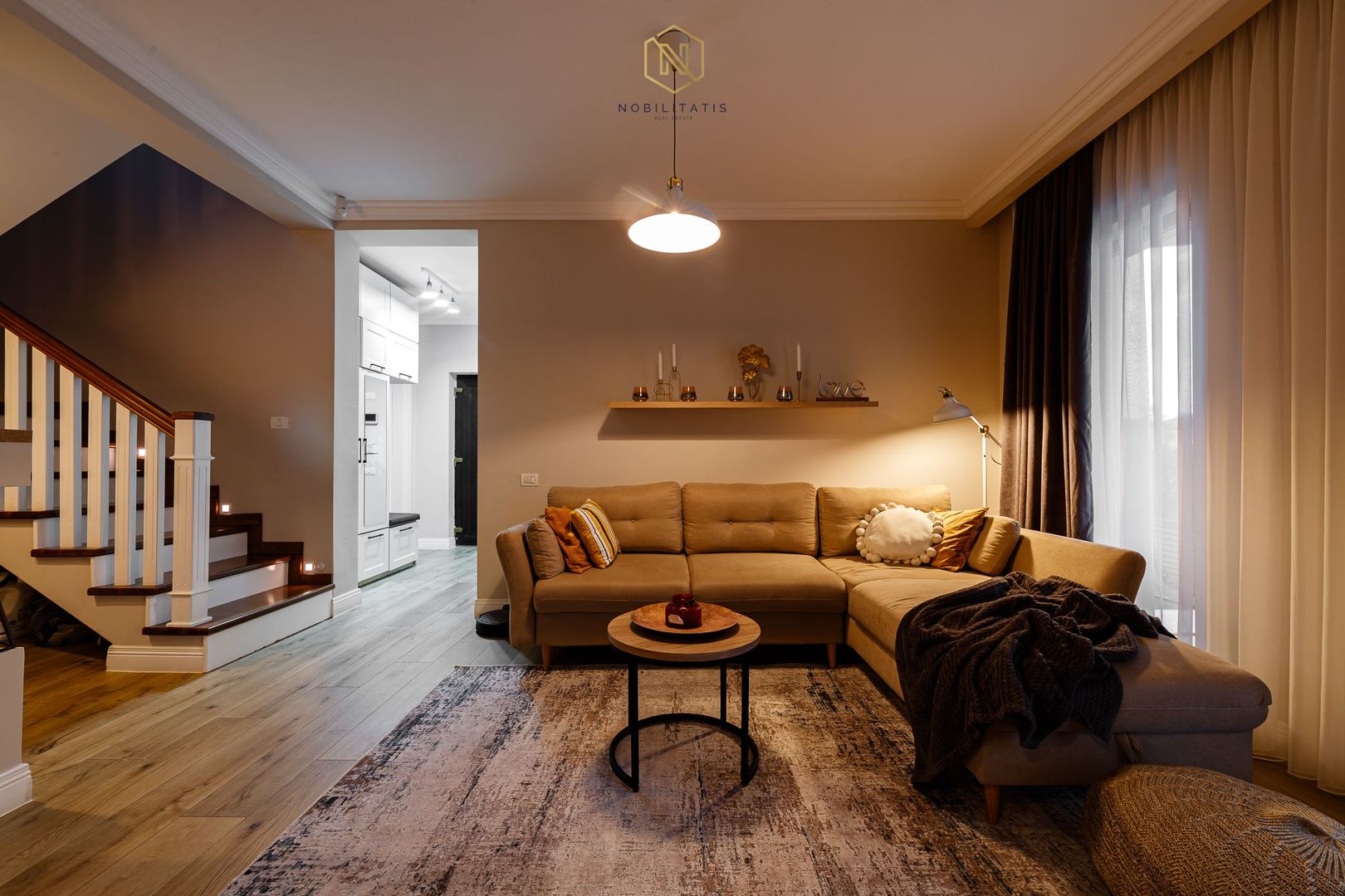 Casa Superba cu Garaj | 4 dormitoare | Liziera Padurii, Central | Com0 - Poză 2