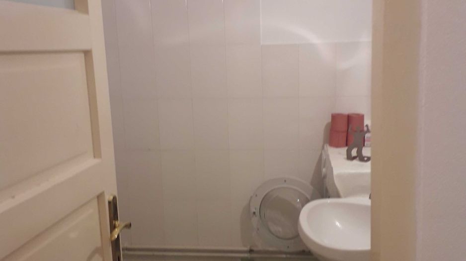 Vând apartament 3 camere , micro 17, destinație spțiu comercial - Poză 3