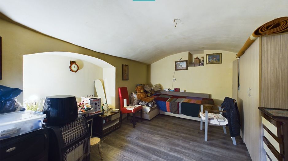 Apartament la curte comuna, Boul Roșu. - Poză 9