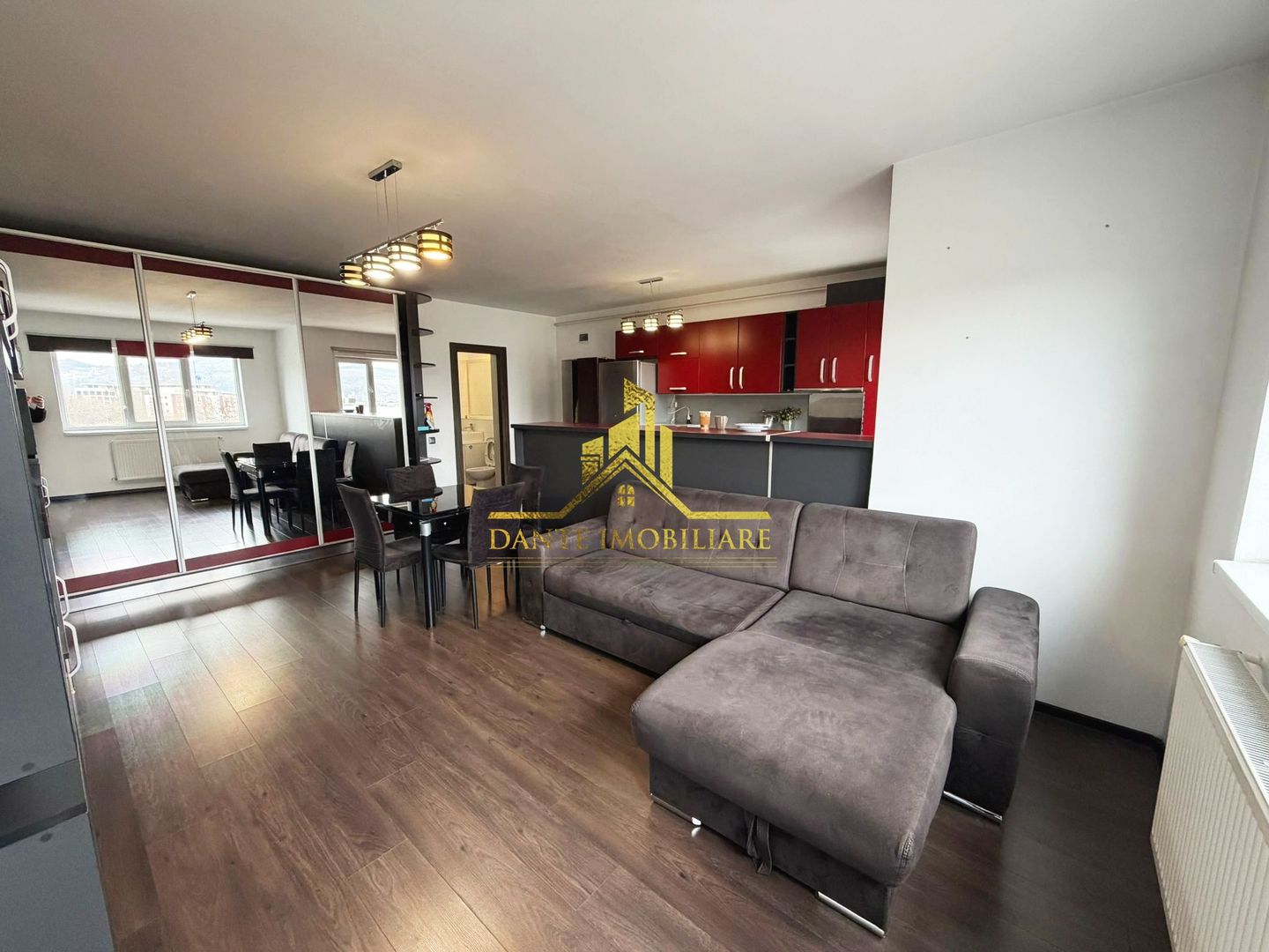 2 camere, spatios, mobilat modern, bloc nou, balcon, zona VIVO - Poză 1