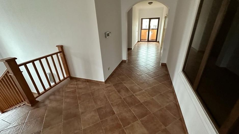 VILA  - ARADULUI. -British - Poză 45