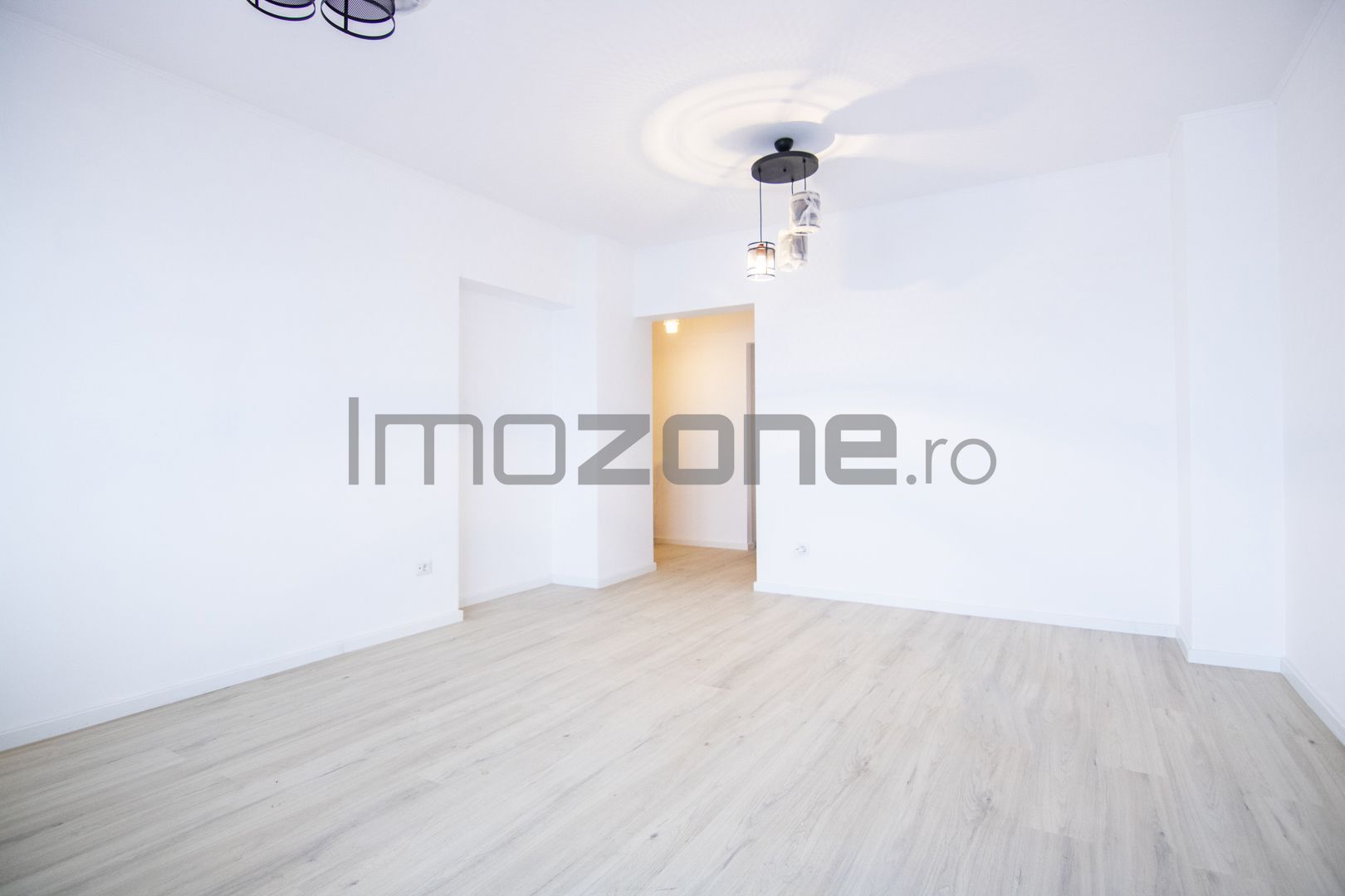 Ansamblul Primavara, 2 camere, decomandat, 74mp, finisat modern si centrala noua - Poză 5