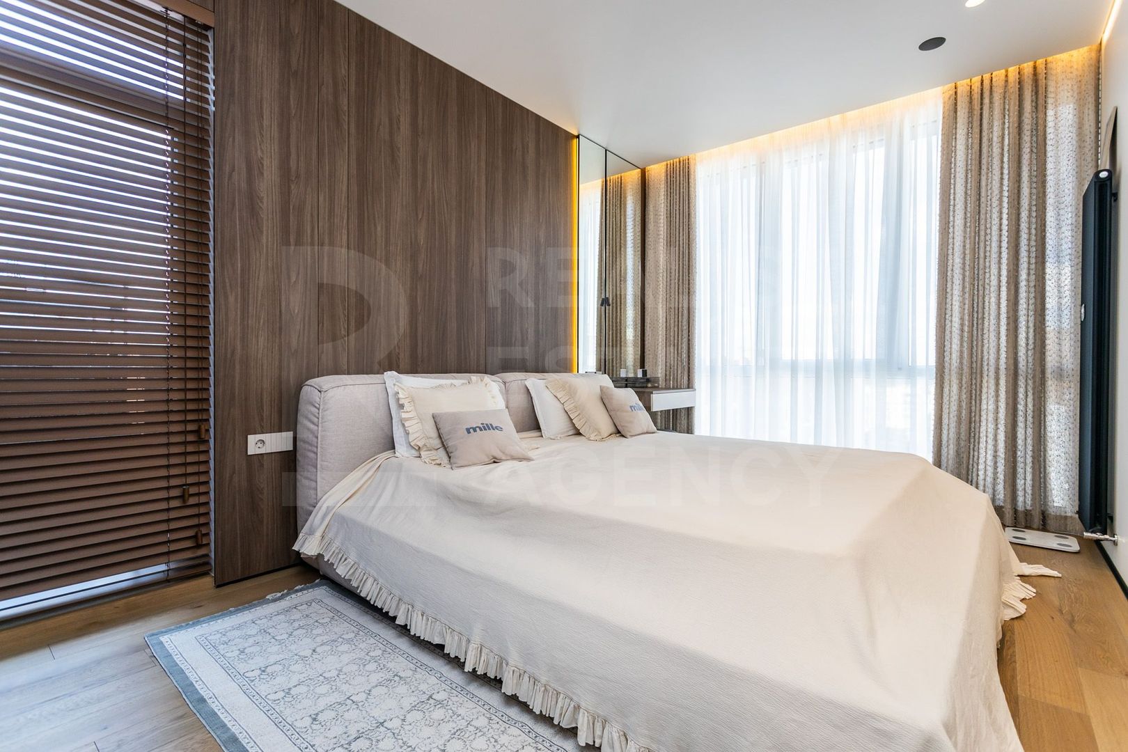 Vânzare, penthouse, 3 odăi + living , str. Onisifor Ghibu, Buiucani - Poză 1