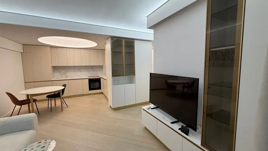 Închiriez apartament 3 camere – prima închiriere Complex Cortina - Poză 1