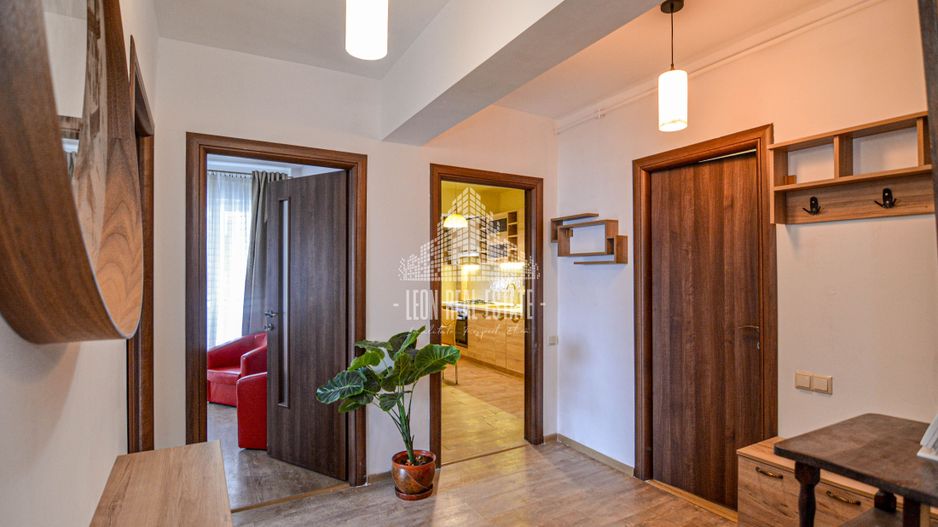 Apartament spatios 3 camere decomandate + 2 locuri de parcare in Baciu - Poză 1