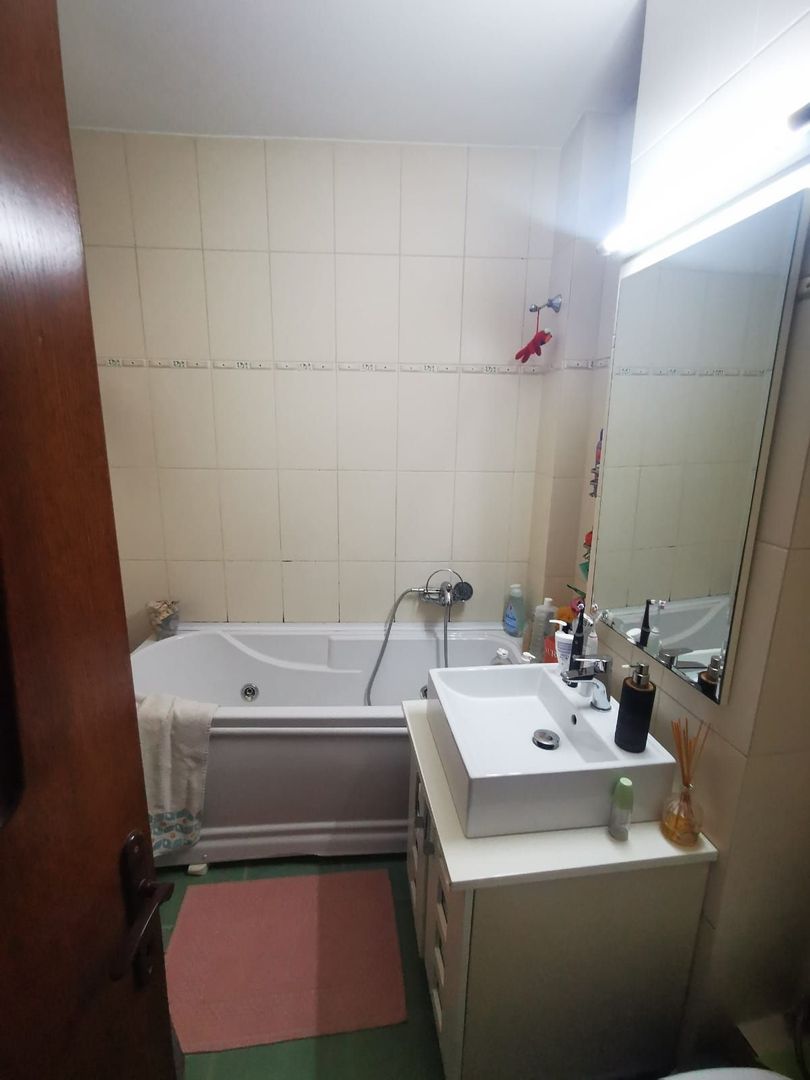 De vanzare apart. cu 3 camere, Complex Vega, Ultimul Leu, et.8, 145.000 E - Poză 1