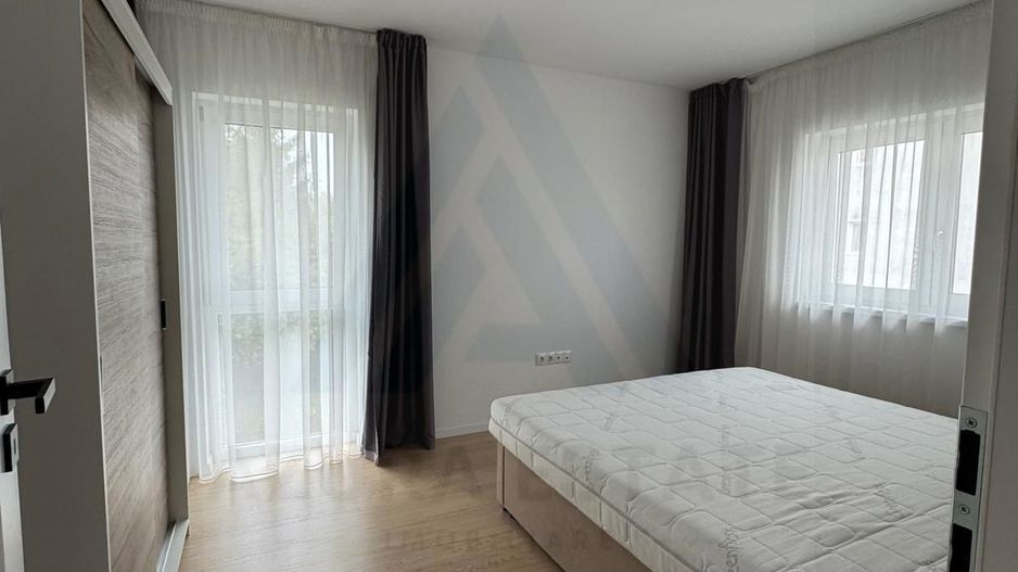 Casa individuala 114 utili 4 camere 2 bai si curte 215 mp in Selimbar - Poză 12