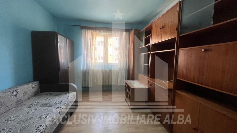 Garsoniera zona Cetate, etaj 3 - Poză 1