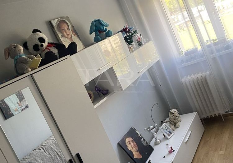 Apartament cu 4 camere decomandate, 2 parcări. Panoramă superbă! - Poză 1