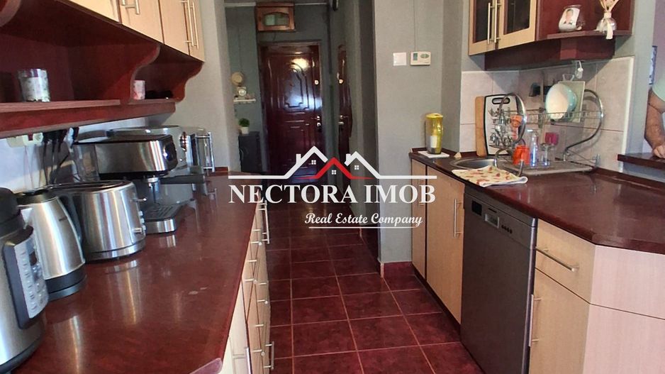 Apartament ULTRACENTRAL SALONTA, 3 camere, 74 mp, mobilat/utilat total - Poză 3