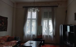 Ag EUROPA vinde casa VECHE zona ULTRACENTRALA întrare și curte comuna. - Poză 6