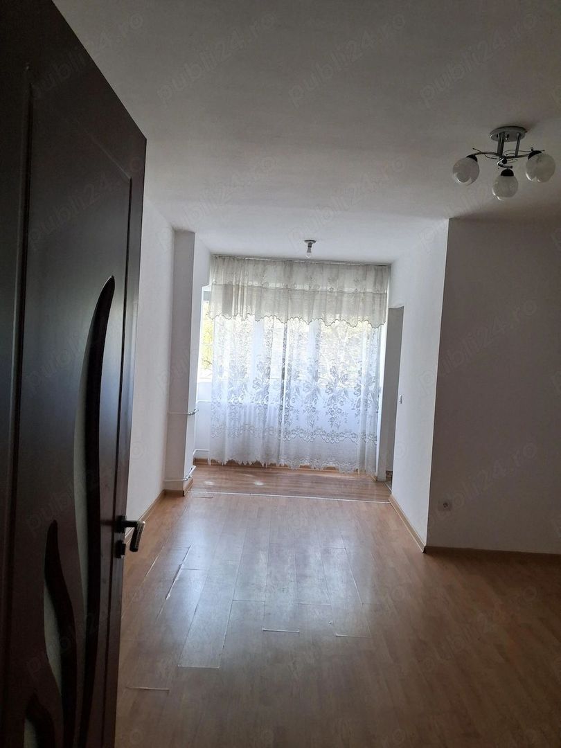 DE VANZARE  GARSONIERA ZONA LUJERULUI - Poză 2