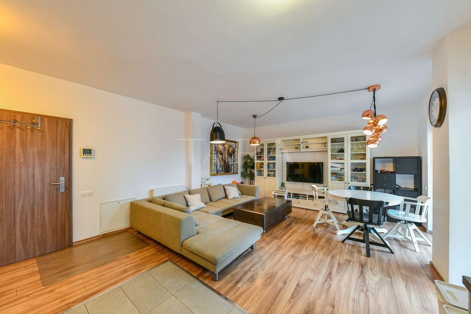 Apartament cu 3 camere și grădină în Cartierul Buna Ziua - Poză 2