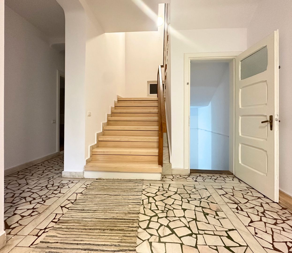 Oferim spre închiriere o proprietate de excepție zona Sisesti - Poză 15