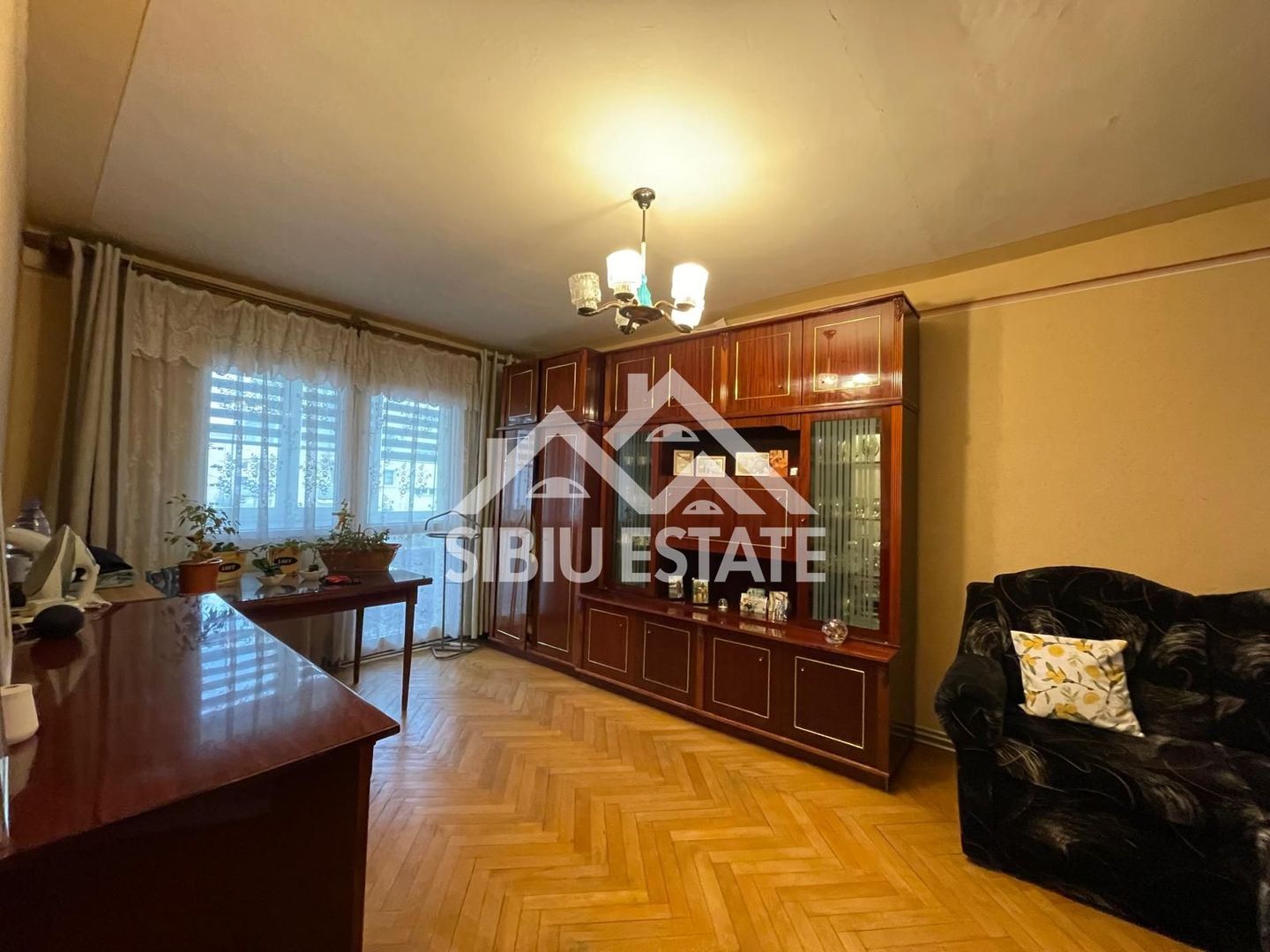 Apartament decomadat cu 3 camere, etaj 2 Cartier Valea Aurie - Poză 2