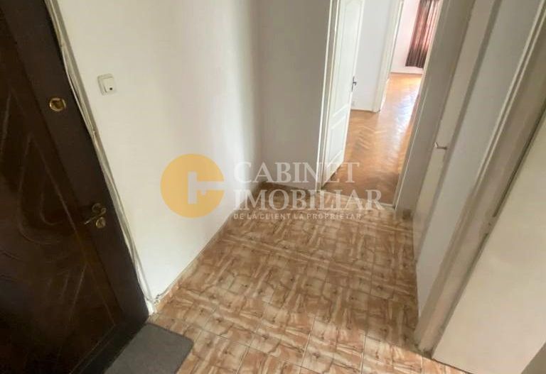 Etaj 3 apartament cu 3 camere zona Pod Ros - Poză 8