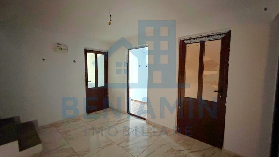 Casa situata in Catargiu Baraganului P+1+M suprafata 170mp-zona buna - Poză 7