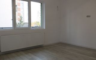 3 CAMERE LA PARTER CU CURTE PROPRIE DE 57MP,  2 BAI, POZITIE PE SUD, COMISION 0% - Poză 27