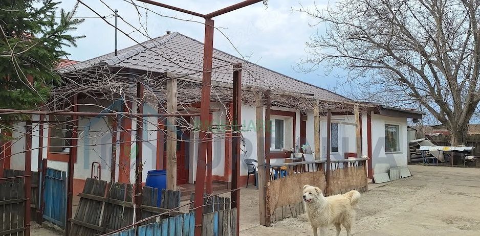 Casă de vânzare - Poză 1