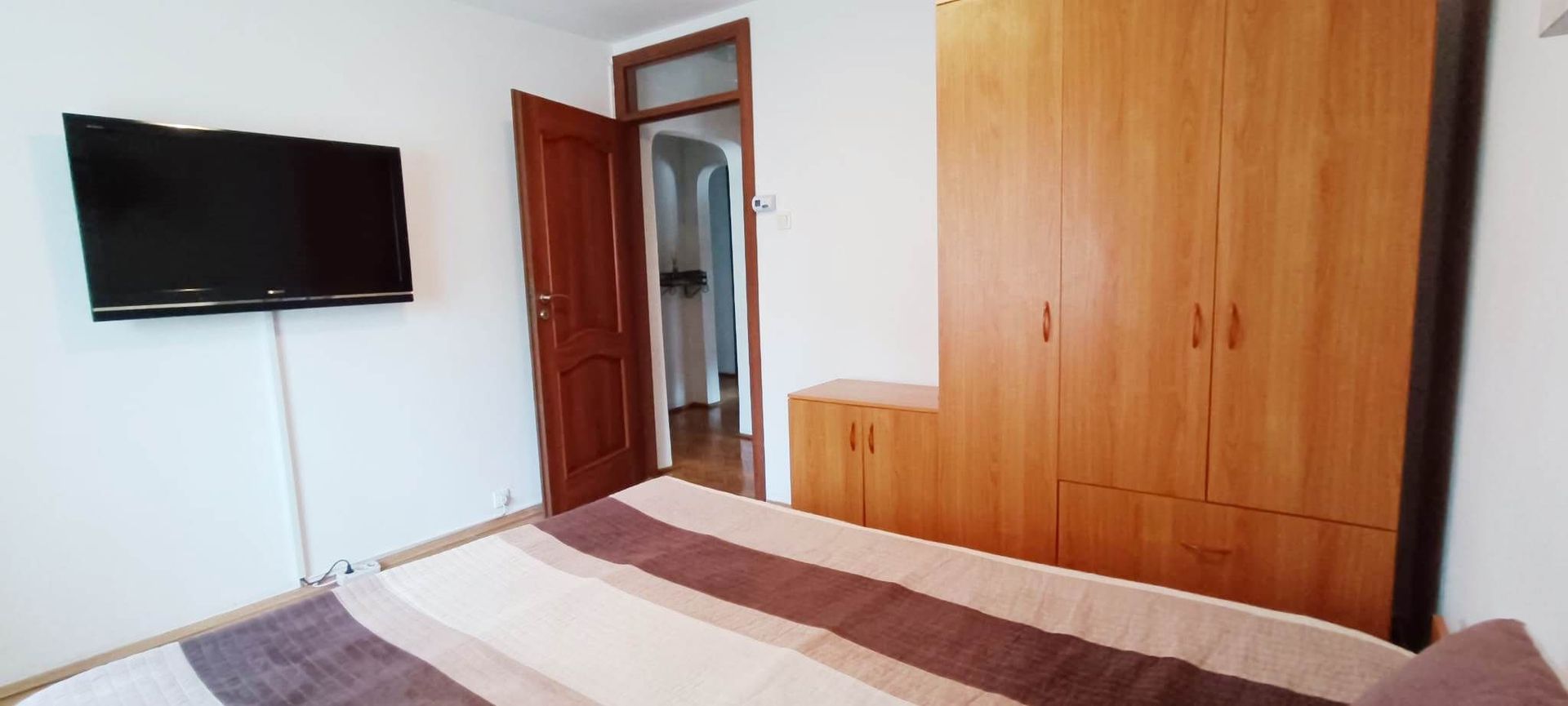 Apartament cu 4 camere in Tractoru-Independentei - Poză 3