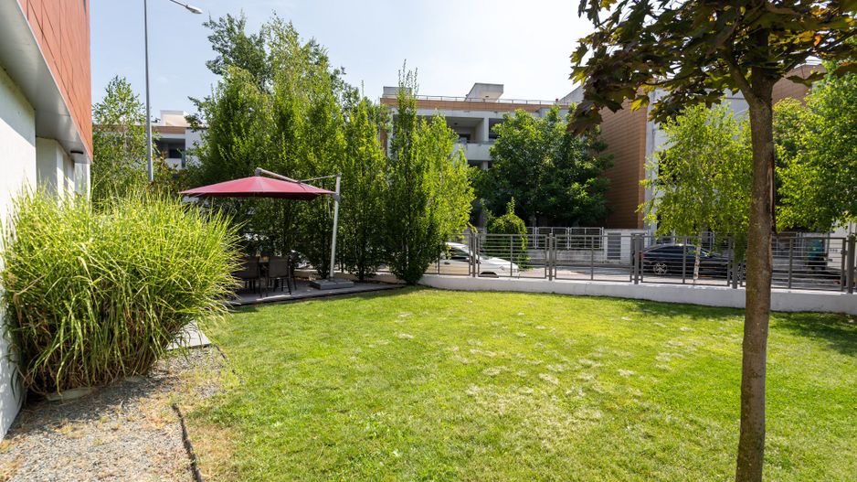 COMISION 0% - Vila eleganta P+2E 380 mp utili, teren 470mp, lac propriu + ponton - Poză 2