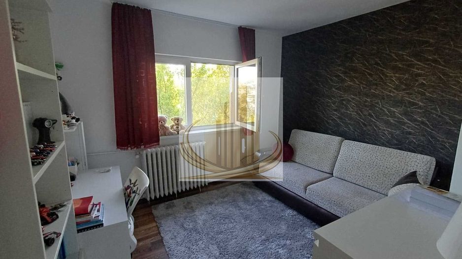 Vand apartament 3 camere doua bai, doua balcoane - Poză 2