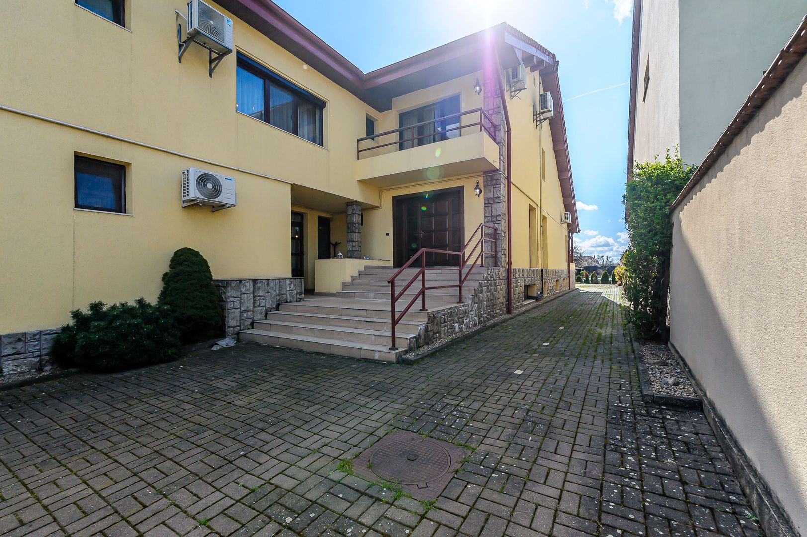 Vilă unică în Părneava - Poză 1