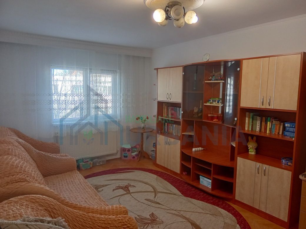Apartament 3 camere decomandat Nicolina 1, mobilat și utilat. - Poză 1