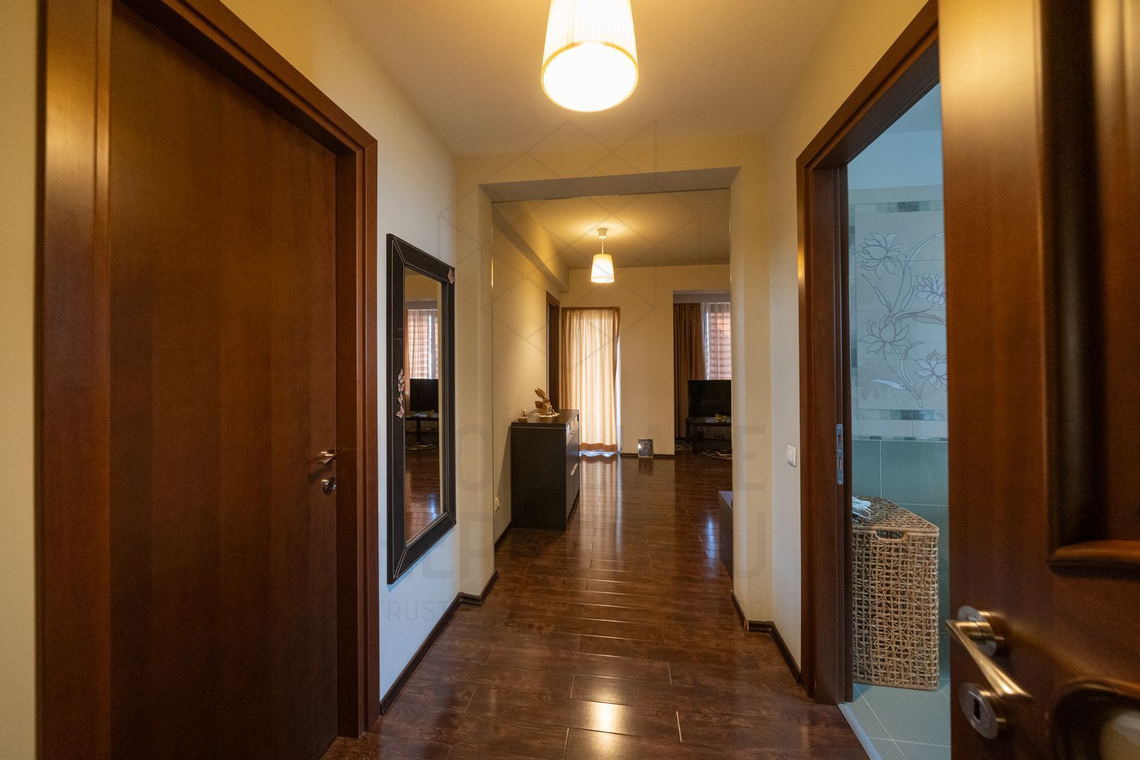 Casa spatioasa 515 mp langa metrou 1Mai - Poză 11