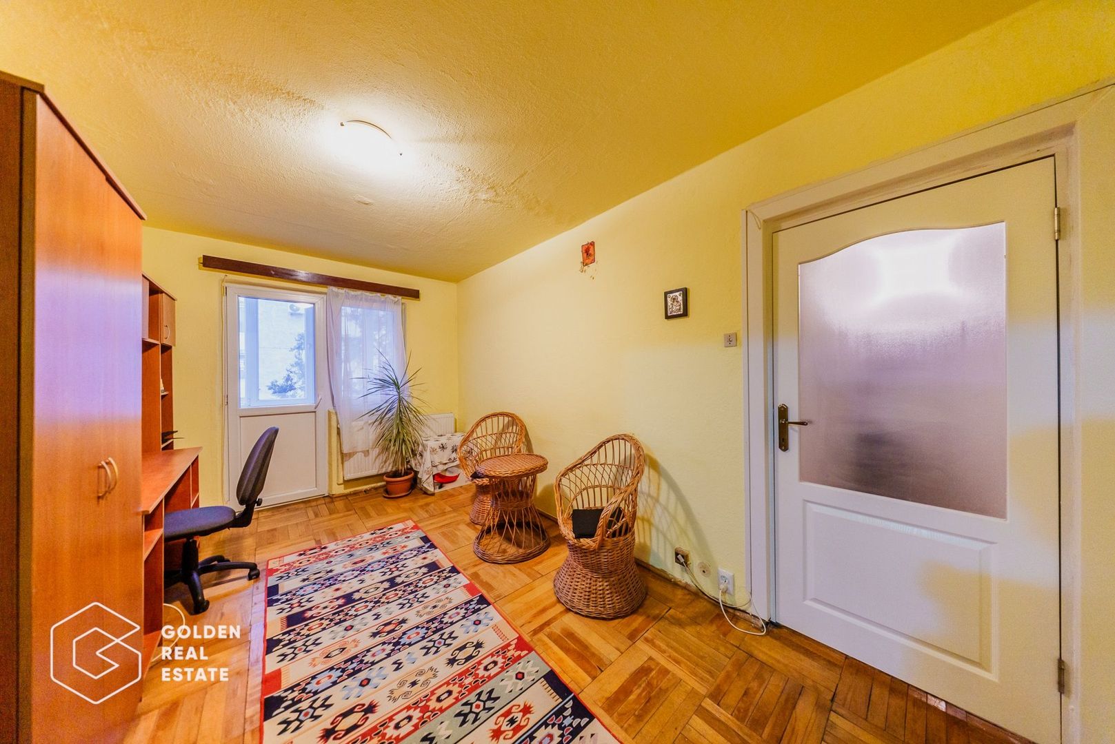 Apartament  4 camere, etaj 1, zona Vlaicu, centrală proprie, loc de parcare - Poză 3