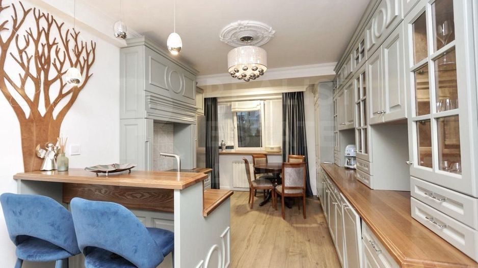 Chirie, apartament, 4 camere, strada Serghei Lazo, Centru - Poză 1