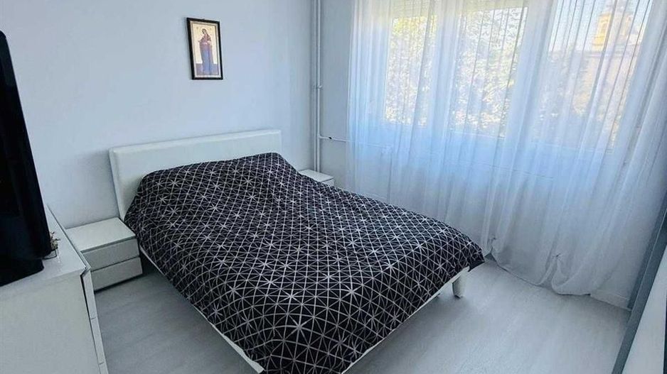 Apartament cu 3 camere in Piata Bucuresti - Poză 2