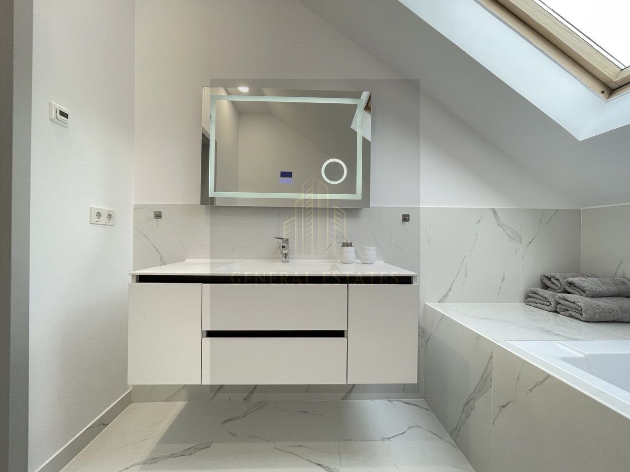 Casă cu design modern & suflet autentic – 200 m² de confort și rafinam - Poză 43