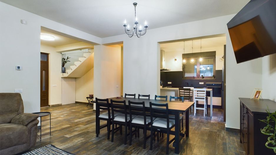 Casă modernă cu piscină încălzită în zona Tivoli - Poză 1