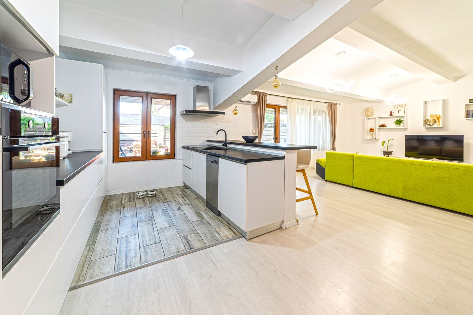 Casă în Cartierul Verde, independentă energetic - Poză 2