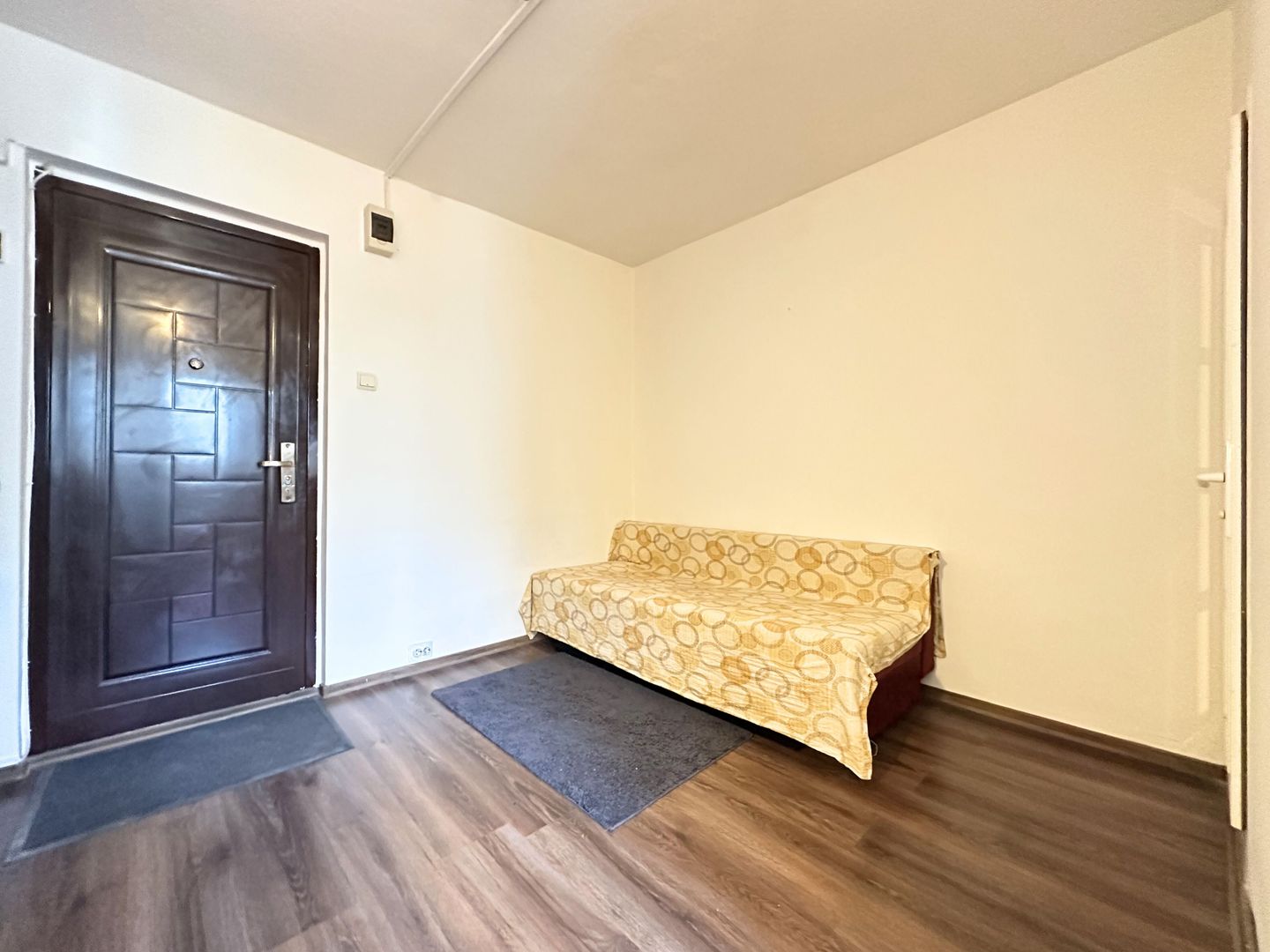 Ofer spre închiriere garsonieră situată la doar 2 minute metrou Jiului - Poză 2