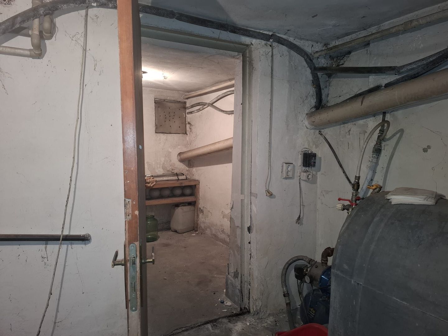 URGENT!, TEREN IN PROPRIETAE, RENOVATA IN 1996, NEGOCIABIL - Poză 15