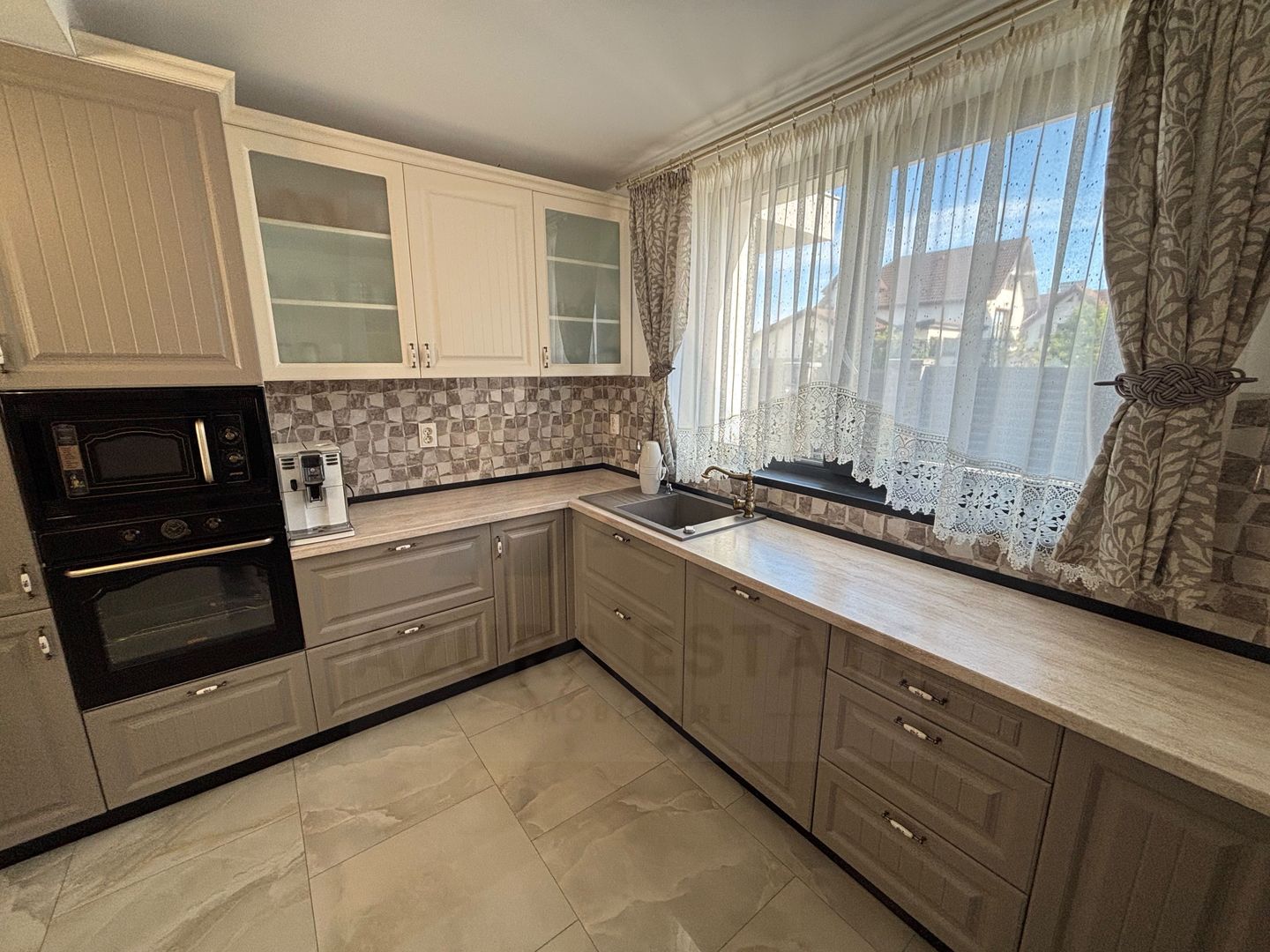 Casa individuala ultrafinisata 200 mp utili si teren 462 mp  Selimbar - Poză 26