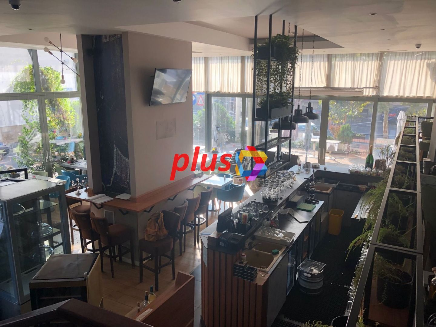 Spatiu Central cu vad pietonal și auto - 414 mp #plus-imo.ro - Poză 4