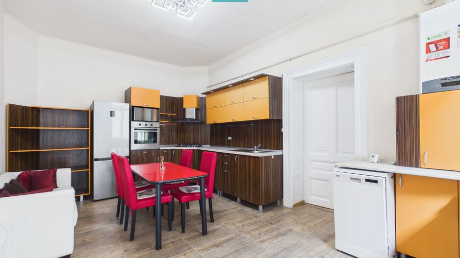 Apartament ultracentral, renovat, cu garaj - Poză 7