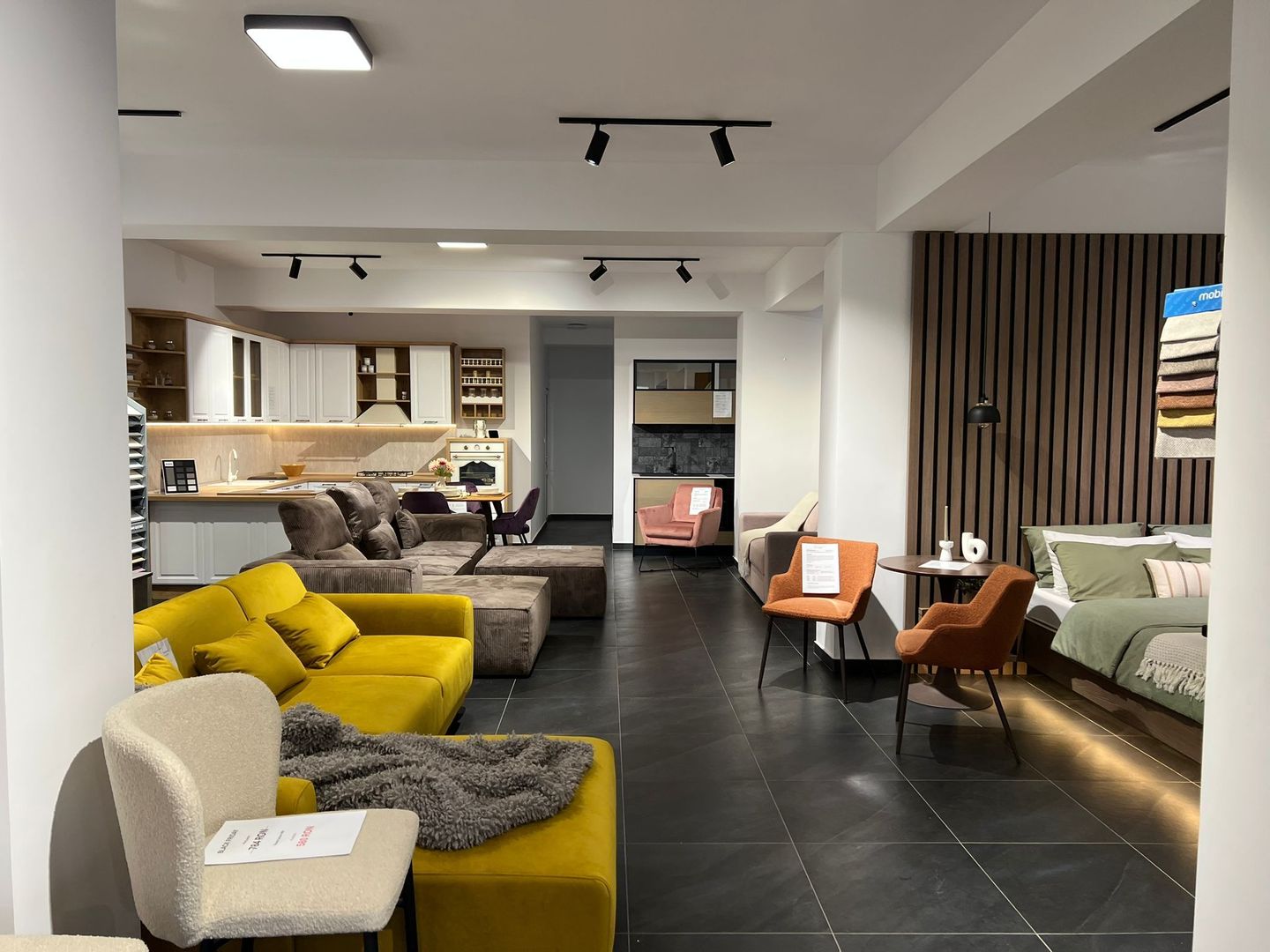 SPATIU BARTOLOMEU SHOWOORM - Poză 10