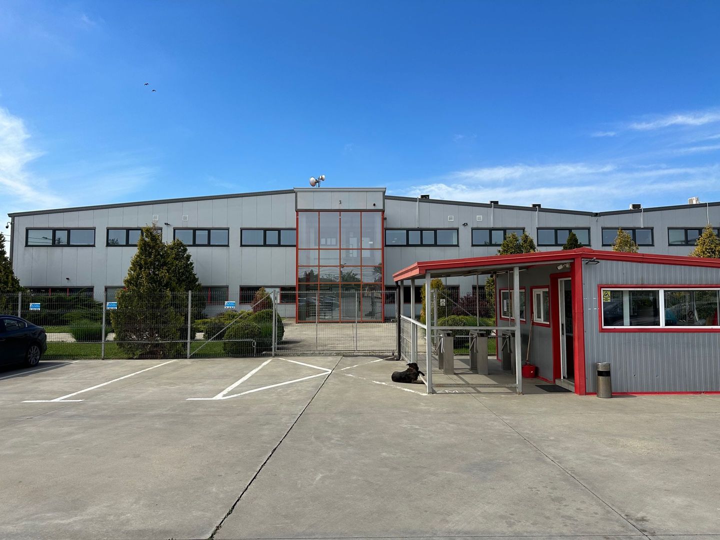 Hala pentru producție + birouri   10.000 mp - Poză 1