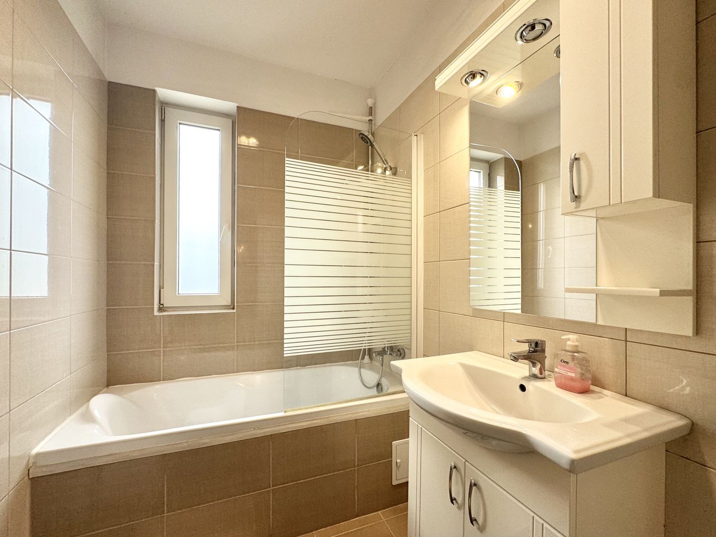 Apartament 3 camere Braytim + parcare proprie - Poză 23